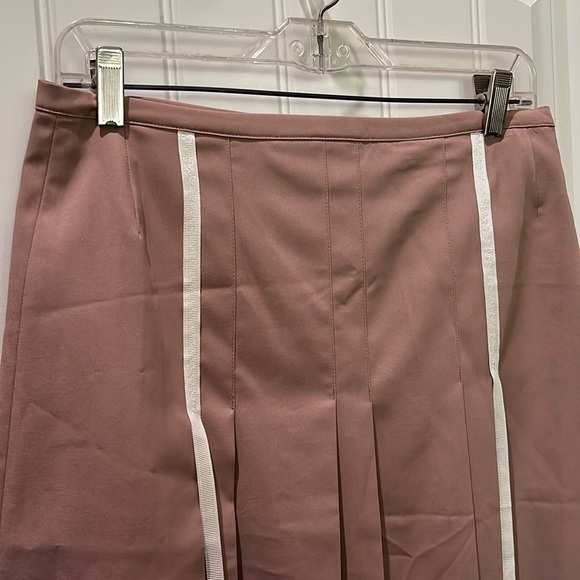 NWT Designers Remix Collection Taupe Pleated Skirt With Lace Trim and Ribbons - Picture 2 of 8
